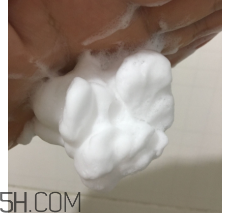 雪肌精泡沫洗顏皂適合干皮嗎？洗后緊繃嗎？
