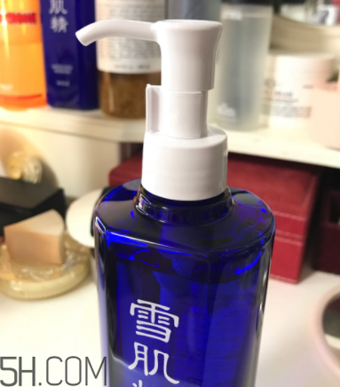雪肌精卸妝油糊眼睛嗎？雪肌精卸妝油悶痘嗎？