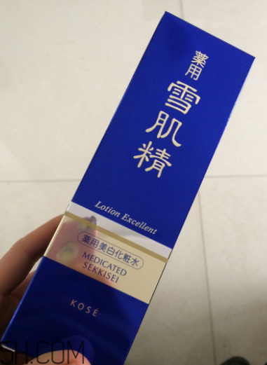 雪肌精優(yōu)純菁華水是爽膚水嗎？有什么功效？