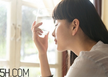女性初潮一般多少歲？女性初潮年齡如何預(yù)測(cè)？