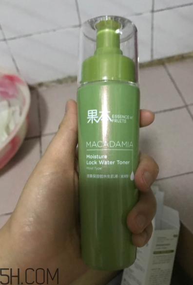 詩(shī)婷露雅生肌液滋潤(rùn)型適合輕熟肌嗎？油不油？
