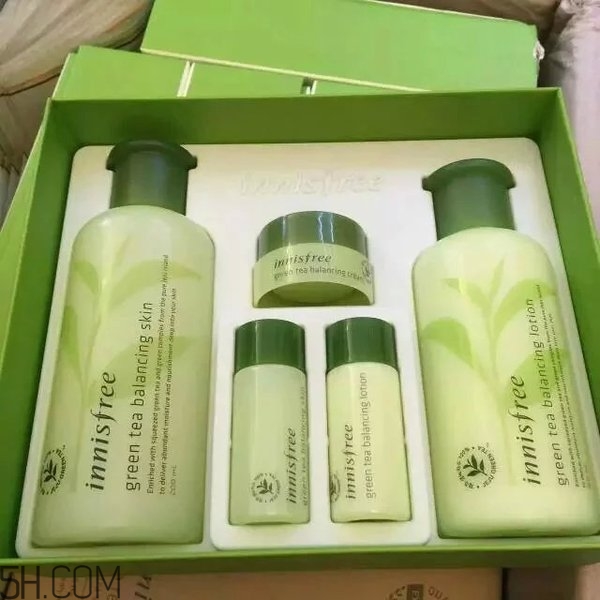 悅詩風(fēng)吟哪個系列適合干性肌膚？冬天用乳液還是霜？