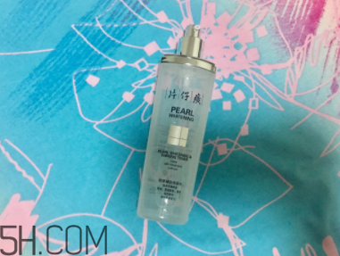 片仔癀珍珠亮膚水適合敏感皮嗎？有刺激嗎？