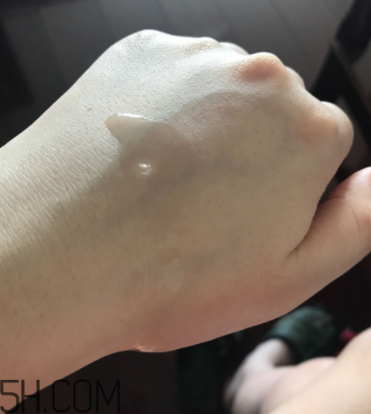 片仔癀珍珠亮膚水適合油皮嗎？適合夏季嗎？