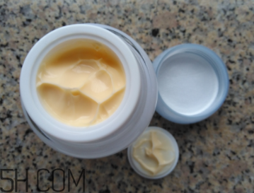片仔癀珍珠膏白天能用嗎？會不會變黑？
