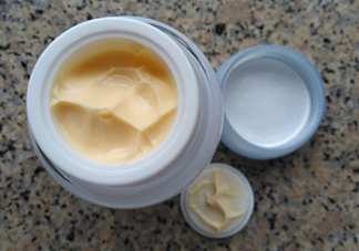 片仔癀珍珠膏白天能用嗎？會不會變黑？