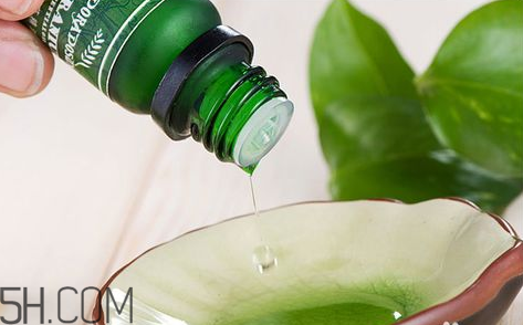 茶樹(shù)精油可以直接涂在臉上嗎？茶樹(shù)精油的功效與作用？