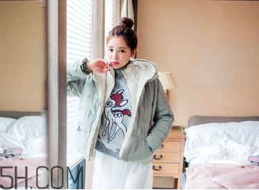 羽絨服出毛是怎么回事？羽絨服怎么清洗干凈？