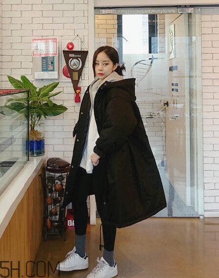 羽絨服怎么穿不顯胖？冬季好看的女裝羽絨服時尚搭配