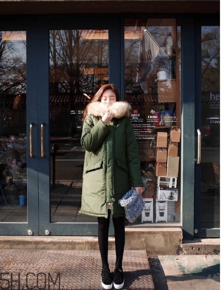羽絨服怎么穿不顯胖？冬季好看的女裝羽絨服時尚搭配