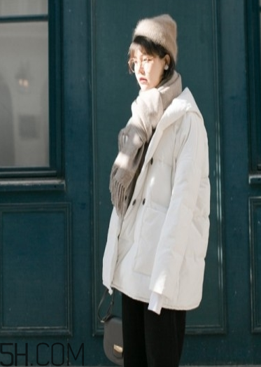 羽絨服搭配什么褲子好看？羽絨服搭配推薦