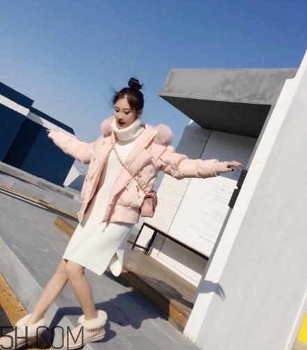粉色羽絨服配什么鞋子？粉色羽絨服搭配鞋子圖片