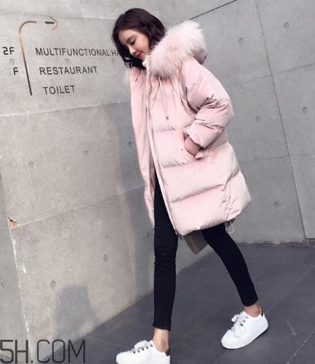 粉色羽絨服配什么鞋子？粉色羽絨服搭配鞋子圖片