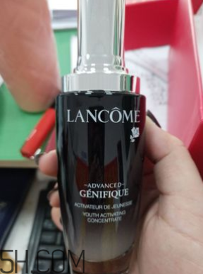 肌底液和精華有什么區(qū)別？蘭蔻小黑瓶可以單獨用嗎？