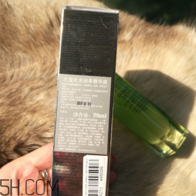 蘭蔻水光瓶后續(xù)要疊加面霜嗎？可以和精華疊加嗎？