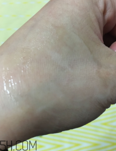 蘭蔻美膚修護(hù)精華乳有刺激嗎？適合敏感肌嗎？