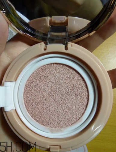 韓熙貞礦物氣墊霜油不油？適合油皮嗎？