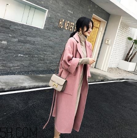 粉色大衣配什么顏色包包？粉色大衣搭配什么包？