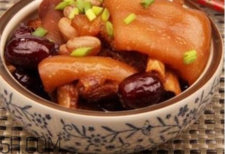女性產(chǎn)后胸部松弛吃什么好？產(chǎn)后乳房變形如何保健？