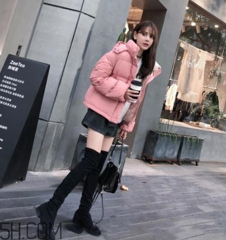 粉色羽絨服配什么褲子？粉色羽絨服搭配什么褲子好看？