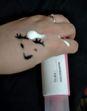 瓷肌晶透雪肌潔面乳可以卸妝嗎？清潔力如何？
