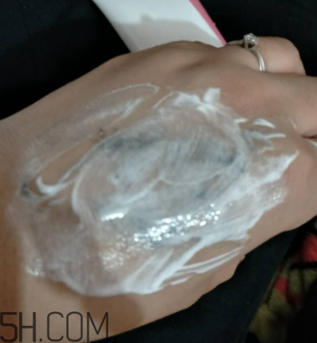 瓷肌晶透雪肌潔面乳可以卸妝嗎？清潔力如何？