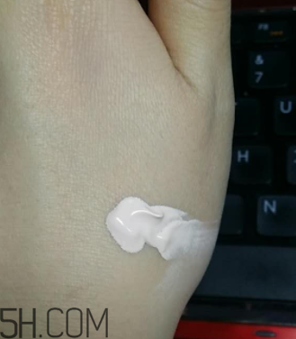 瓷肌礦物CC霜油不油？瓷肌礦物CC霜適合什么膚質(zhì)？