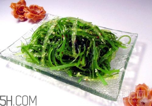甲狀腺腫大和甲亢的區(qū)別有哪些？甲狀腺腫大適合吃什么食物？