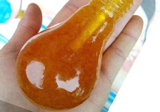 燈泡糖放進(jìn)嘴巴為什么拿不出來？燈泡棒棒糖怎么拿出來？