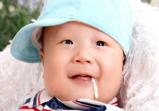 新生兒吐奶情況什么時候會沒有？寶寶吐奶了怎么辦？