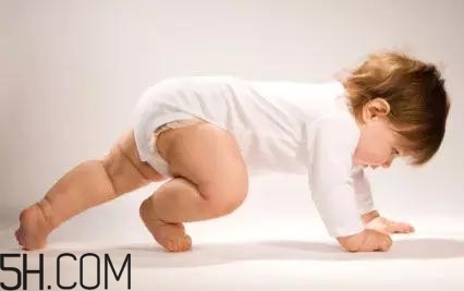 怎樣能夠訓(xùn)練嬰幼兒的肌肉？寶寶為什么總是在鬧騰？