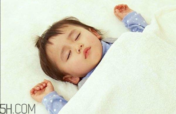 常對(duì)嬰幼兒撫觸有哪些作用？寶寶一周歲怎樣安排作息？