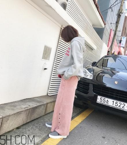 粉色褲子配什么上衣？將時尚與溫暖兼具的搭配