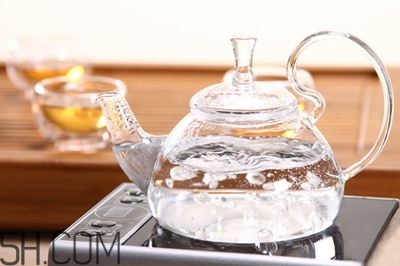 喝開(kāi)水兌冷水好不好？開(kāi)水兌冷水是陰陽(yáng)水不宜喝嗎？