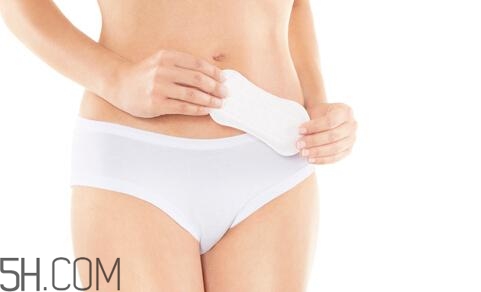 女人如何正確的使用衛(wèi)生巾？衛(wèi)生巾清涼好不好？