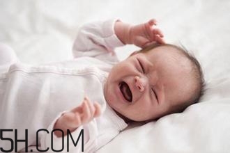 怎樣能夠訓(xùn)練嬰幼兒的肌肉？寶寶為什么總是在鬧騰？