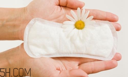 女人如何正確的使用衛(wèi)生巾？衛(wèi)生巾清涼好不好？