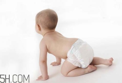 寶寶腿紋不對稱是怎么回事？嬰幼兒的生長發(fā)育標準是怎樣的？