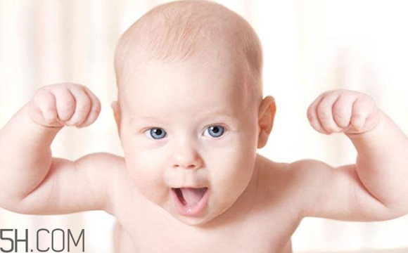 寶寶腿紋不對稱是怎么回事？嬰幼兒的生長發(fā)育標準是怎樣的？
