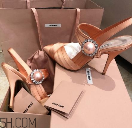 miumiu高跟鞋多少錢(qián)？婚禮上穿它再適合不過(guò)了
