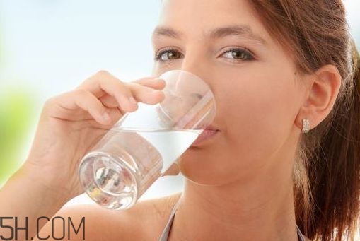 喝水可以美容嗎？喝水美容5大常識(shí)