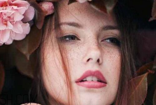 中年女性長(zhǎng)斑怎么辦？深究長(zhǎng)斑原因