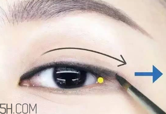 V型眼線怎么畫？V型眼線畫好美到冒泡