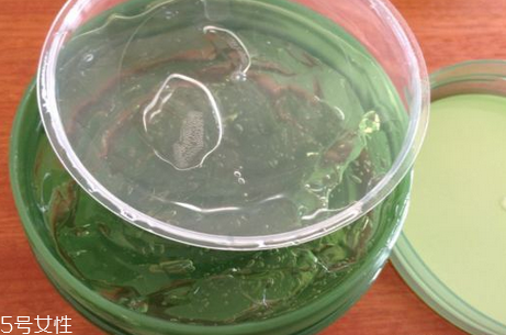得鮮蘆薈膠含酒精嗎？蘆薈膠當睡眠面膜的作用