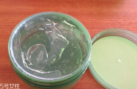 得鮮蘆薈膠含酒精嗎？蘆薈膠當睡眠面膜的作用