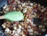 臘腸在蒸之前要泡水嗎？吃臘腸兩步走