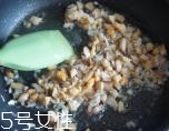 臘腸在蒸之前要泡水嗎？吃臘腸兩步走
