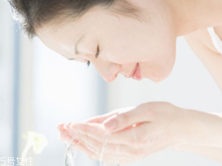 冬季怎么洗臉？洗臉?biāo)澜遣蝗蒎e(cuò)過(guò)