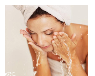 冬季怎么洗臉？洗臉?biāo)澜遣蝗蒎e(cuò)過(guò)