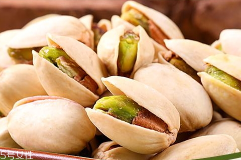 開(kāi)心果過(guò)期了能吃嗎 過(guò)期的食品不要食用